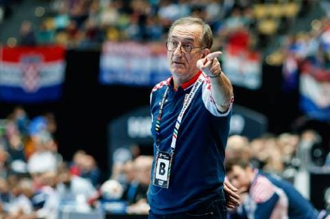 Handball WM, Kroatien - Bahrain Muenchen, Deutschland, 16.01.2019, IHF Handball WM 2019, Gruppe B, Kroatien - Bahrain, Trainer Lino Cervar (CRO) gestikuliert, gestik ( DeFodi048
