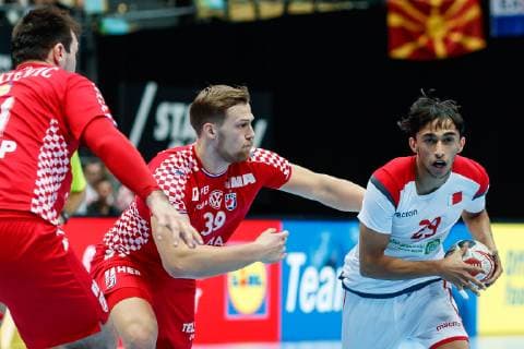 Handball WM, Kroatien - Bahrain Muenchen, Deutschland, 16.01.2019, IHF Handball WM 2019, Gruppe B, Kroatien - Bahrain, David Mandic (CRO) und Abdulla Yaseen (BHR) im Zweikampf ( DeFodi048