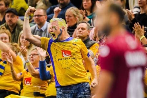 Handball WM, Katar - Schweden 190116 A supporter of Sweden celebrates in the stands during the IHF World Handball Championship match between Qatar and Sweden on January 16, 2019 in Copenhagen. Photo: Ludvig Thunman BILDBYRN kod LT 35580 Copyright: LUDVIGxTHUNMAN BB190116LT045