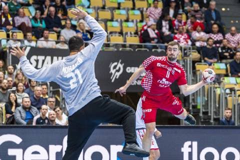 Handball WM, Kroatien - Bahrain Muenchen, Deutschland 16. Januar 2019: WM 2019 Männer - Gruppe B - Kroatien vs. Bahrain v.li. Torhueter Mohamed A.Husain (Bahrain), Ivan Vida (Kroatien) Muenchen Olympiahalle Bayern Deutschland