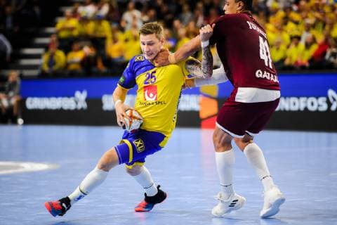 Handball WM, Katar - Schweden 190116 Linus Arnesson of Sweden and Youssef Ali of Qatar during the IHF World Handball Championship match between Qatar and Sweden on January 16, 2019 in Copenhagen. Photo: Ludvig Thunman BILDBYRN kod LT 35580 Copyright: LUDVIGxTHUNMAN BB190116LT052