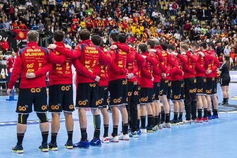 Muenchen, Deutschland 16. Januar 2019: WM 2019 Männer - Gruppe B - Mazedonien vs. Spanien die Mannschaft von Spanien bei der Nationalhymne Muenchen Olympiahalle Bayern Deutschland