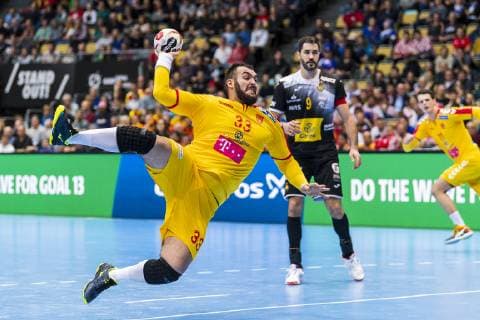 Muenchen, Deutschland 16. Januar 2019: WM 2019 Männer - Gruppe B - Mazedonien vs. Spanien Zharko Peshevski (Mazedonien), Raul Entrerrios Rodriguez (Spanien) Muenchen Olympiahalle Bayern Deutschland