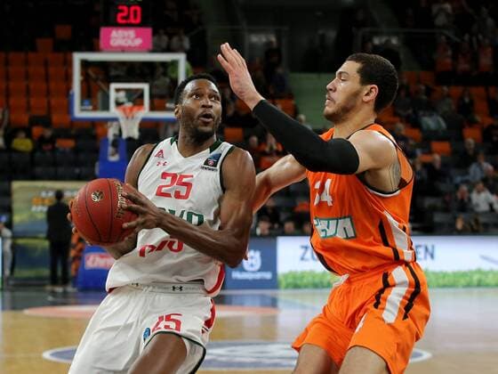 Neu-Ulm, Germany 16.01.2019, Eurocup 13. Spieltag, ratiopharm ulm vs. Lokomotiv Kuban Krasnodar, Jajuan Johnson (LKK) und Gavin Schilling (Ulm) im Zweikampf (Harry Langer DeFodi.eu) DeFodi541