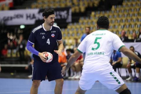 Handball WM, Chile - Saudi-Arabien 26th Mens Handball World Championship WM Weltmeisterschaft Chile vs Saudi-Arabien, 17.01.19 Eias Oyarzun (Chile, 05) gegen Abdullah Alabbas (Saudi-Arabien, 04)