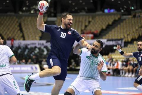 Handball WM, Chile - Saudi-Arabien 26th Mens Handball World Championship WM Weltmeisterschaft Chile vs Saudi-Arabien, 17.01.19 Emil Feuchtmann (Chile, 10) gegen Abdullah Alabbas (Saudi-Arabien, 03) und Hassan Aljanabi (Saudi-Arabien, 05)