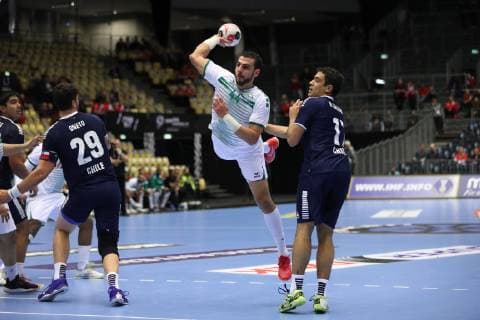 Handball WM, Chile - Saudi-Arabien 26th Mens Handball World Championship WM Weltmeisterschaft Chile vs Saudi-Arabien, 17.01.19 Mahdi Alsalem (Saudi-Arabien, 44) gegen Rodrigo Salinas (Chile, 17)