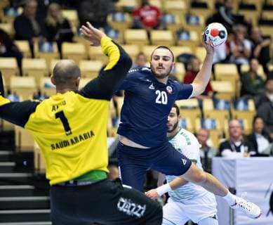Sebastian Pavez of Chile against Goalkeeper Amro Mohammed of Saudi Arabia during the men s IHF Handball World Championship WM Weltmeisterschaft Group C match between Chile and Saudi Arabia in Herning, Denmark, Thursday, Jan. 17, 2019.. , Herning Jylland Denmark Copyright: HenningxBagger HenningxBaggerx COP105 spdk20190117-164727-L