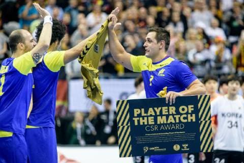 Brasilien vs Korea, Handball Weltmeisterschaft 2019, 17.01.2019 Jose Toledo (BRA 7) wird zum Spieler des Spiels gewählt beim Spiel zwischen Brasilien und Korea bei der Handball Weltmeisterschaft in Berlin am 17.01.2019, , Berlin BER Germany Mercedes-Benz-Arena
