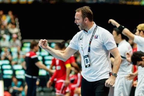 Handball WM, Bahrain - Japan Muenchen, Deutschland, 17.01.2019, IHF Handball WM 2019, Gruppe B, Bahrain - Japan, Trainer Dagur Sigurdsson (JPN) gestikuliert, gestik ( DeFodi048
