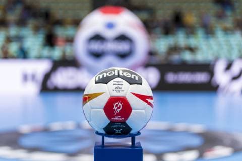 Handball WM, Bahrain - Japan Muenchen, Deutschland 17. Januar 2019: WM 2019 Männer - Gruppe B - Bahrain vs. Japan Molten Spielball Muenchen Olympiahalle Bayern Deutschland