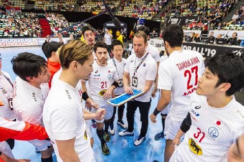 Handball WM, Bahrain - Japan Muenchen, Deutschland 17. Januar 2019: WM 2019 Männer - Gruppe B - Bahrain vs. Japan Trainer Dagur Sigurdsson (Japan) in der Auszeit Muenchen Olympiahalle Bayern Deutschland