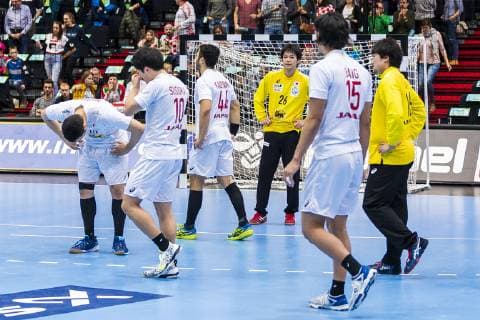 Handball WM, Bahrain - Japan Muenchen, Deutschland 17. Januar 2019: WM 2019 Männer - Gruppe B - Bahrain vs. Japan die Mannschaft von Japan unzufrieden enttäuscht enttaeuscht niedergeschlagen frustriert, Muenchen Olympiahalle Bayern Deutschland