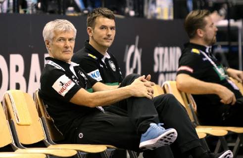 Physiotherapeut Reinhold Roth, Bundestrainer Christian Prokop (Deutschland) entspannt vor dem Spiel Deutschland gegen Serbien der Handball- WM 2019 der Maenner am 17.01.2019 in der Mercedes-Benz Arena in Berlin Handball - WM 2019 - Gruppe A - Deutschland - Serbien