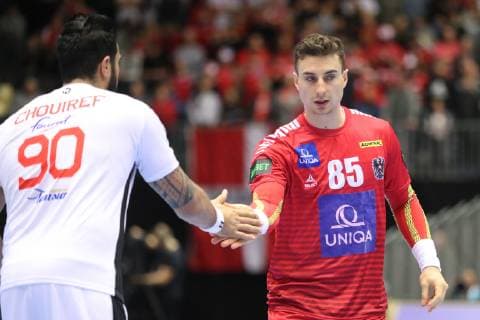 26th Mens Handball World Championship WM Weltmeisterschaft Oesterreich vs Tunisien, 17.01.19 Romas Kirveliavicius (Oesterreich, 95) und Marouane Chouiref (Tunesien, 90)