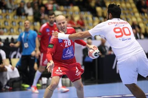 26th Mens Handball World Championship WM Weltmeisterschaft Oesterreich vs Tunisien, 17.01.19 Robert Weber (Oesterreich, 28) gegen Marouane Chouiref (Tunesien, 90)