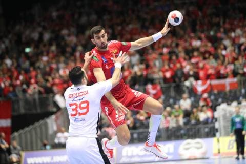 26th Mens Handball World Championship WM Weltmeisterschaft Oesterreich vs Tunisien, 17.01.19 Janko Bozovic (Oesterreich, 07) gegen Mohamed Soussi (Tunesien, 39)