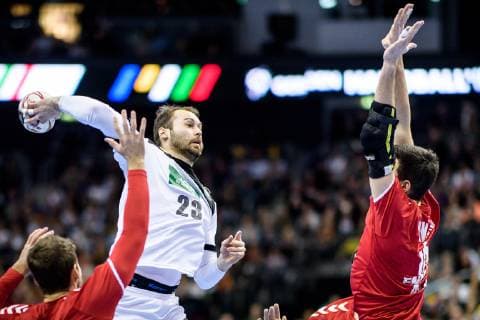 Deutschland vs Serbien, Handball Weltmeisterschaft 2019, 17.01.2019 Steffen Faeth (GER 23) und Drasko Nenadic (SRB 15) beim Spiel zwischen Deutschland und Serbien bei der Handball Weltmeisterschaft in Berlin am 17.01.2019, , Berlin BER Germany Mercedes-Benz-Arena