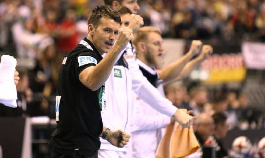 Bundestrainer Christian Prokop (Deutschland) jubelt mit geballter Faust beim Spiel Deutschland gegen Serbien der Handball- WM 2019 der Maenner am 17.01.2019 in der Mercedes-Benz Arena in Berlin Handball - WM 2019 - Gruppe A - Deutschland - Serbien