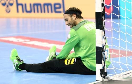 Silvio Heinevetter (Deutschland) sitzt vor dem Tor beim Spiel Deutschland gegen Serbien der Handball- WM 2019 der Maenner am 17.01.2019 in der Mercedes-Benz Arena in Berlin Handball - WM 2019 - Gruppe A - Deutschland - Serbien