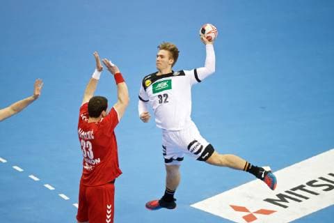 Handball Berlin 17.01.2019 Weltmeisterschaft 2019 Weltmeisterschaften der Männer Gruppe A Deutschland (GER) - Serbien (SRB) Franz Semper (Deutschland, No.32) Mijajlo Marsenic (Serbien, No.33)