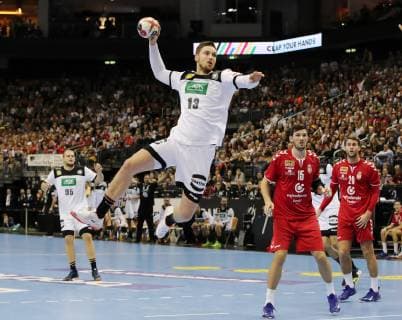Hendrik Pekeler, dahinter Paul Drux, Drasko Nenadic, Ivan Mosic Handball Weltmeisterschaft WM Herren Saison 2018 2019 17.01.2019 Deutschland GER DHB vs. Serbien SRB