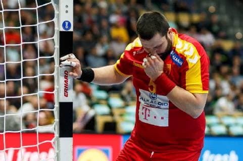 Handball WM, Mazedonien - Island Muenchen, Deutschland, 17.01.2019, IHF Handball WM 2019, Gruppe B, Mazedonien - Island, Stojanche Stoilov (MKD) schaut ( DeFodi048