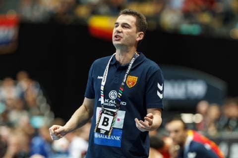 Handball WM, Mazedonien - Island Muenchen, Deutschland, 17.01.2019, IHF Handball WM 2019, Gruppe B, Mazedonien - Island, Trainer Raul Gonzalez Gutierrez (MKD) gestikuliert, gestik ( DeFodi048