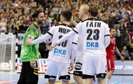 Torwart Silvio Heinevetter, Fabian Wiede, Patrick Wiencek, Steffen Fäth Freude Emotion jubelnd Jubel nach Spielende Handball Weltmeisterschaft WM Herren Saison 2018 2019 17.01.2019 Deutschland GER DHB vs. Serbien SRB