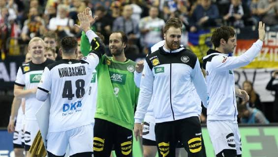 Jubel bei Jannik Kohlbacher (Deutschland), Hendrik Pekeler (Deutschland), Andreas Wolff (Deutschland), Uwe Gensheimer (Deutschland) nach dem Sieg des Spiels Deutschland gegen Serbien der Handball- WM 2019 der Maenner am 17.01.2019 in der Mercedes-Benz Arena in Berlin Handball - WM 2019 - Gruppe A - Deutschland - Serbien