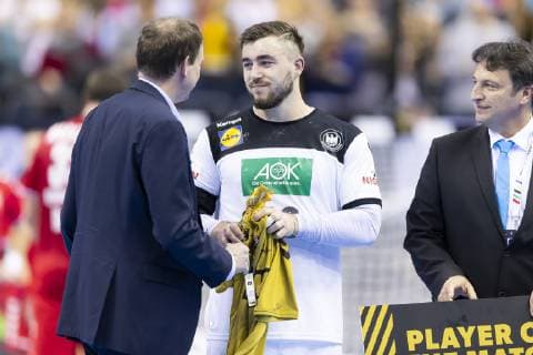 Jannik Kohlbacher (Nr. 48, Deutschland) wird zum Player of the Match (PotM) gewaehlt. Deutschland vs. Serbien, Vorrunde, Handball, IHF Handball Weltmeisterschaft, 17.01.19 Berlin Berlin Germany Mercedes-Benz-Arena Copyright: xAgentur54Gradx xFelixxKoenigx