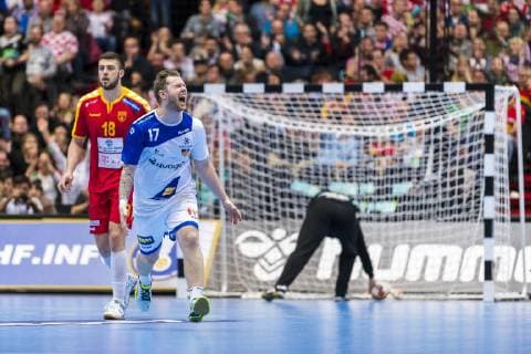 Muenchen, Deutschland 17. Januar 2019: WM 2019 Männer - Gruppe B - Mazedonien vs. Island v.li. Filip Kuzmanovski (Mazedonien), Arnor Gunnarsson (Island) Jubel Freude Emotion Torjubel Torschuetze Torschütze, Torhueter Borko Ristovski (Mazedonien) Muenchen Olympiahalle Bayern Deutschland