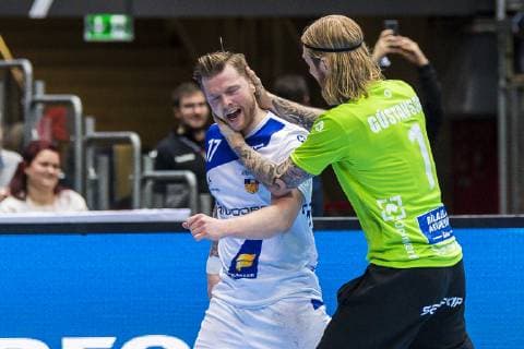 Muenchen, Deutschland 17. Januar 2019: WM 2019 Männer - Gruppe B - Mazedonien vs. Island Arnor Gunnarsson (Island), Torhueter Bjoergvin Gustavsson (Island) Schlussjubel Schlußjubel Emotion Freude Muenchen Olympiahalle Bayern Deutschland