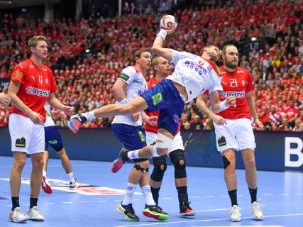 HANDBALL - IHF WC, DEN vs NOR HERNING,DENMARK,17.JAN.19 - HANDBALL - IHF Men s World Championships, international match Länderspiel Denmark vs Norway. Image shows Magnus Landin (DEN), Sander Sagosen, Bjarte Myrhol (NOR), Rene Toft and Henrik Mollgard (DEN). GEPAxpictures xOliverxLerch