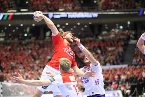 26th Mens Handball World Championship WM Weltmeisterschaft Daenemark vs Norwegen, 17.01.19 Mikkel Hansen (Daenemark, 24) gegen Bjarte Myrhol (Norwegen, 08) und Magnus Joendal (Norwegen, 17)