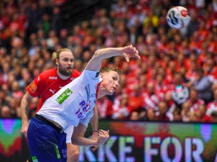 HANDBALL - IHF WC, DEN vs NOR HERNING,DENMARK,17.JAN.19 - HANDBALL - IHF Men s World Championships, international match Länderspiel Denmark vs Norway. Image shows Henrik Mollgard (DEN) and Magnus Jondal (NOR). GEPAxpictures xOliverxLerch