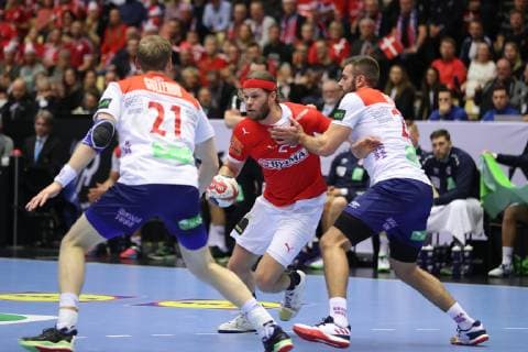 26th Mens Handball World Championship WM Weltmeisterschaft Daenemark vs Norwegen, 17.01.19 Mikkel Hansen (Daenemark, 24) gegen Christian O Sullivan (Norwegen, 24) und Magnus Gullerud (Norwegen, 21)