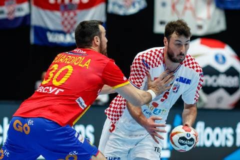 Handball WM, Spanien - Kroatien Muenchen, Deutschland, 17.01.2019, IHF Handball WM 2019, Gruppe B, Spanien - Kroatien, Gedeon Guardiola Villaplana (ESP) und Duvnjak Domagoj (CRO) im Zweikampf ( DeFodi048