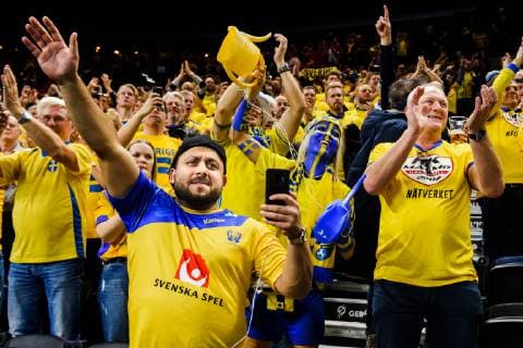 190117 Supporters of Sweden celebrates after the IHF World Handball Championship match between Sweden and Hungary on January 17, 2019 in Copenhagen. Photo: Ludvig Thunman BILDBYRN kod LT 35581 Copyright: LUDVIGxTHUNMAN BB190117LT055