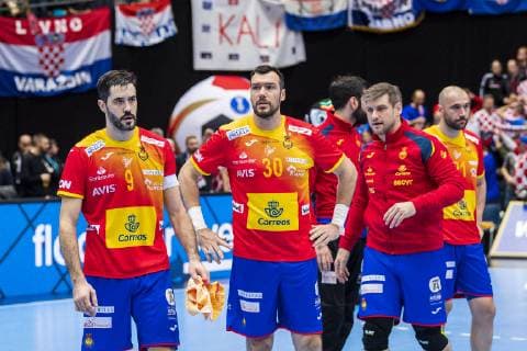 Muenchen, Deutschland 17. Januar 2019: WM 2019 Männer - Gruppe B - Spanien vs. Kroatien v.li. Raul Entrerrios Rodriguez (Spanien), Gedeon Guardiola (Spanien Rhein-Neckar Loewen), Julen Aguinagalde (Spanien) unzufrieden enttäuscht enttaeuscht niedergeschlagen frustriert, Muenchen Olympiahalle Bayern Deutschland