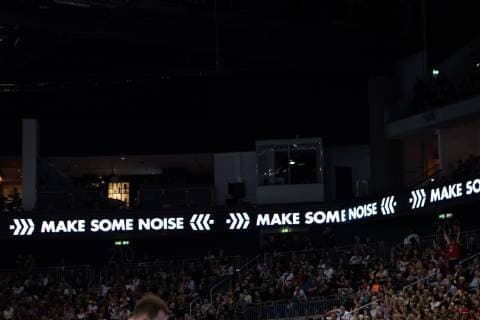 Handball-WM Frankreich - Russland am 17.01.2019 in der Mercedes-Benz Arena in Berlin Leuchtschrift MAKE SOME NOISE