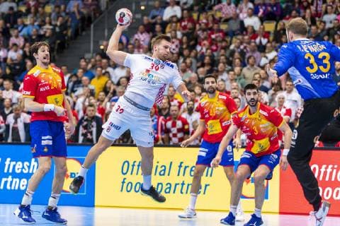 Muenchen, Deutschland 17. Januar 2019: WM 2019 Männer - Gruppe B - Spanien vs. Kroatien v.li. Viran Morros de Argila (Spanien), David Mandic (Kroatien), Torhueter Gonzalo Perez de Vargas (Spanien) Muenchen Olympiahalle Bayern Deutschland