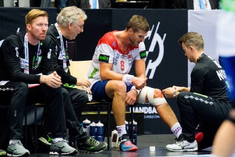 190117 Bjarte Myrhol of Norway gets medical treatment during the IHF World Handball Championship match between Denmark and Norway on January 17, 2019 in Herning. Photo: Jon Olav Nesvold BILDBYRN kod JE 160406 Copyright: JONxOLAVxNESVOLD BB190117JE213