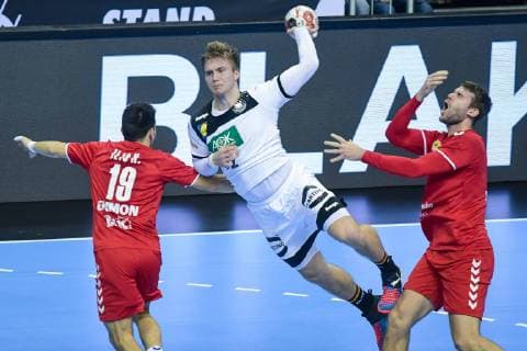 Deutschland , Berlin , Mercedes Benz Arena , IHF Handball Weltmeisterschaft der Maenner , 32 Franz Semper Deutschland ( GER ) - Serbien Nemanja Ilic Ivan Mosic ( SRB )