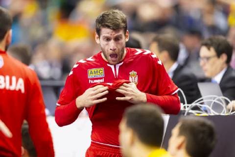 Ivan Mosic (Nr. 20, Serbien) wurde im Gesicht getroffen. Deutschland vs. Serbien, Vorrunde, Handball, IHF Handball Weltmeisterschaft, 17.01.19 Berlin Berlin Germany Mercedes-Benz-Arena Copyright: xAgentur54Gradx xFelixxKoenigx