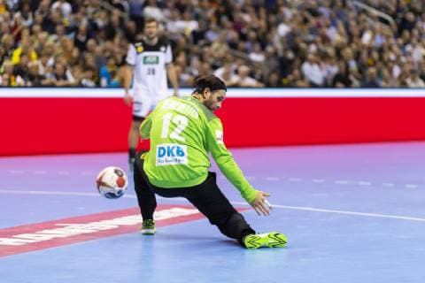 Torhueter Silvio Heinevetter (Nr. 12, Deutschland) kann einen Wurf nicht parieren. Deutschland vs. Serbien, Vorrunde, Handball, IHF Handball Weltmeisterschaft, 17.01.19 Berlin Berlin Germany Mercedes-Benz-Arena Copyright: xAgentur54Gradx xFelixxKoenigx