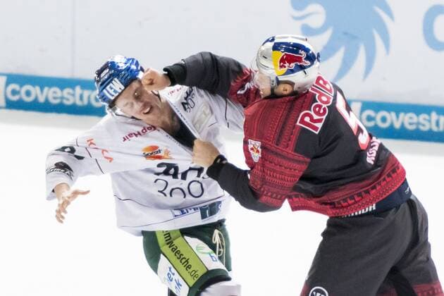 Sport Themen der Woche KW03 Sport Bilder des Tages GER, DEL, EHC Red Bull Muenchen vs. Augsburger Panther 18.01.2019, Eisstadion Oberwiesenfeld, Muenchen, GER, DEL, EHC Red Bull Muenchen vs. Augsburger Panther, im Bild schlaegerei zwischen Keith Aulie (EHC München 5) und Hans Detsch (Augsburg 89) *** GER DEL EHC Red Bull Muenchen vs Augsburger Panther 18 01 2019 Eisstadion Oberwiesenfeld Muenchen GER DEL EHC Red Bull Muenchen vs Augsburger Panther in the picture fight between Keith Aulie EHC München 5 and Hans Detsch Augsburg 89 nordphotox xStraubmeier nph00004