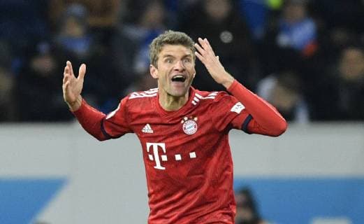 Thomas Müller FC Bayern München sauer auf Schiedsrichter Tobias Welz wegen angeblichem Handspiel Gestik, Geste TSG 1899 Hoffenheim vs FC Bayern München FCB 18.01.2019 DFL REGULATIONS PROHIBIT ANY USE OF PHOTOGRAPHS AS IMAGE SEQUENCES AND OR QUASI-VIDEO TSG 1899 Hoffenheim vs FC Bayern München FCB *** Thomas Müller FC Bayern München angry at referee Tobias Welz for alleged handball gesture gesture TSG 1899 Hoffenheim vs FC Bayern München FCB 18 01 2019 DFL REGULATIONS PROHIBIT ANY USE OF PHOTOGRAPHS AS IMAGE SEQUENCES AND OR QUASI VIDEO TSG 1899 Hoffenheim vs FC Bayern München FCB