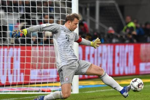 GER, 1 FBL, TSG 1899 Hoffenheim vs FC Bayern Muenchen 18.01.2019, Rhein-Neckar-Arena, Sinsheim, GER, 1 FBL, TSG 1899 Hoffenheim vs FC Bayern Muenchen, DFL REGULATIONS PROHIBIT ANY USE OF PHOTOGRAPHS AS IMAGE SEQUENCES AND OR QUASI-VIDEO. im Bild: Manuel Neuer ( 1, FC Bayern Muenchen) pariert einen Schuss von Joelinton (TSG Hoffenheim 34) *** GER 1 FBL TSG 1899 Hoffenheim vs. FC Bayern Muenchen 18 01 2019 Rhein Neckar Arena Sinsheim GER 1 FBL TSG 1899 Hoffenheim vs. FC Bayern Muenchen DFL REGULATIONS PROHIBIT ANY USE OF PHOTOGRAPHS AS IMAGE SEQUENCES AND OR QUASI VIDEO Manuel Neuer 1 FC Bayern Muenchen parries a shot by Joelinton TSG Hoffenheim 34 nordphotox xFabisch nordphoto00100