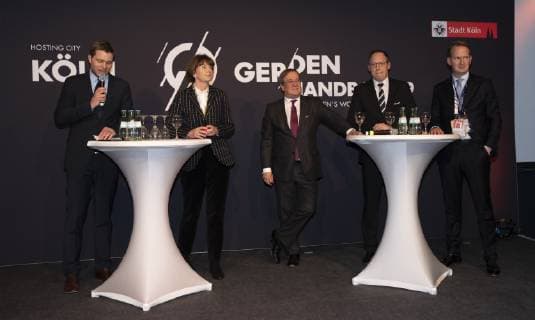 Handball WM 2019 Lanxess Arena Koeln Deutschland Datum: 18.01.2019 Von links: Konstantin Klostermann Henriette Reker Armin Laschet Mark Schober Stefan Löcher